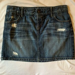 Cute and trendy denim miniskirt!